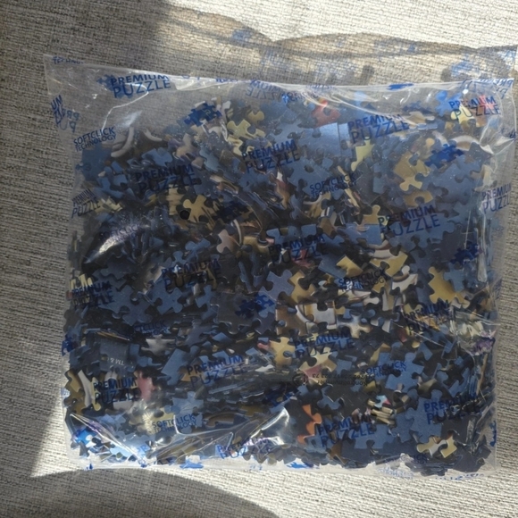 Ravensburger Minions Puzzle with Yellow and Blue - Picture 2 of 2